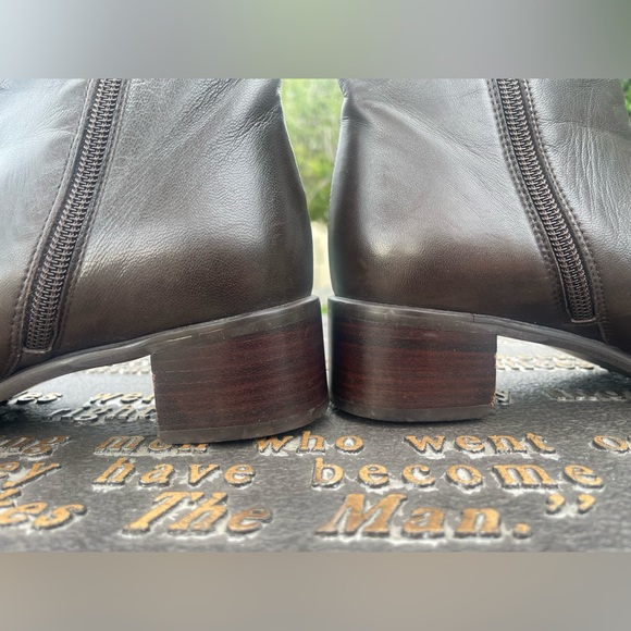 Stuart Weitzman Vintage Leather Boots - Picture 4 of 10